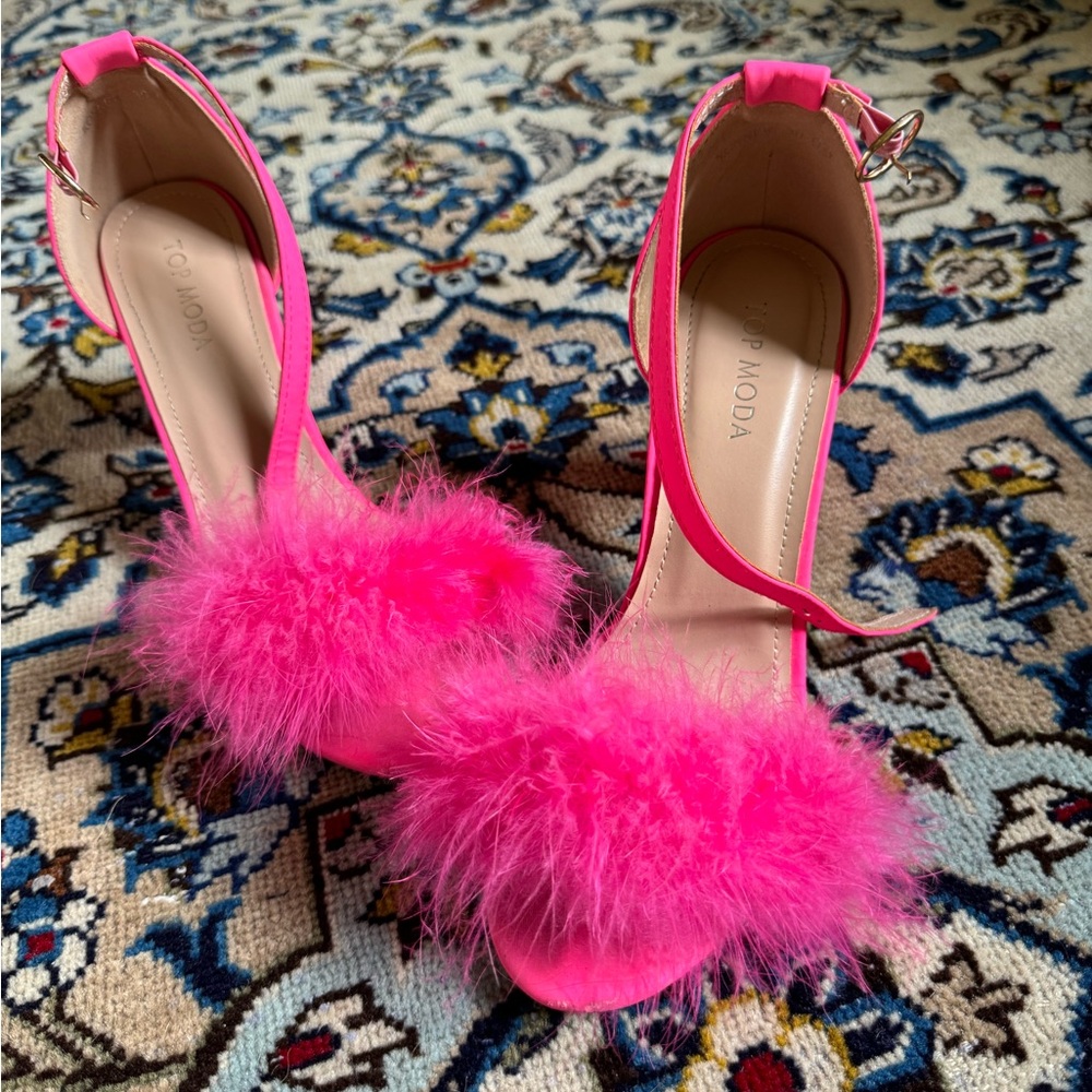 Pink Heels sz 7.5! So Barbie chic!